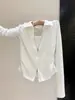 Camiseta de manga comprida estilo patchwork francês com zíperes duplos, um novo design de outono para mulheres, apresentando um efeito plissado, que afina a cintura e emagrece, perfeita como camada base. A14290