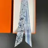 Pañuelo de Seda Twill de Hangzhou Pequeño Largo Nueva Letra Moda Combinable Banda para el Cabello Pañuelo Estilo Occidental Decorativo Combinación Camisa
