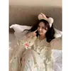 Pijama fresco de dibujos animados con coloridos estampados otoñales, cuello camisero estampado, mangas largas y pantalones, adecuado para usar afuera como conjunto de ropa para el hogar