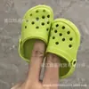 Comércio exterior transfronteiriço vendas domésticas Festival chaveiro pingente chinelos acessórios sapatos com furo pequeno sapatos pequenos fivela pingente de mochila