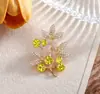 Broche de hebilla antideslumbrante para mujer, sentido de alta gama, nicho de alta gama, pin de ramillete de alta gama, pequeños accesorios de incienso, lindo dibujo animado al por mayor