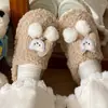 Pantufas Fofas de Desenho Animado com Laço Urso Branco Peludo para Mulheres 2026 Outono e Inverno Versáteis Leves Macias Quentes Pantufas de Algodão