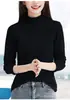 Camiseta de manga larga de algodón pesado de moda estilo Hong Kong con cuello semi-alto para mujer, casual y elegante, estiliza y versátil, adecuada tanto para llevar sola como debajo de otra prenda.