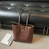 Bolso tejido de gran capacidad, estilo nicho para mujer, colección otoño 2026, bolso de hombro, adecuado para estudiantes universitarios, para usar en clase y como bolso de mano para el trabajo
