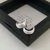 Pendientes de aro C cepillados mate superficie ancha simple tachuelas para orejas semiredondas estilo fresco nicho pendientes de aro de plata de alta gama