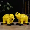 Adornos Absorbentes Rojos de Cerámica, un Par de Gabinetes de Vino para Sala de Estar, Decoraciones de Elefantes Artesanales para Tienda, Regalos de Inauguración