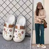 Sapatos Furados Femininos 2026 Novo Verão Outdoor Praia Solado Grosso Sandálias EVA Antiderrapantes Inodoros Chinelos de Pé para Casal Femininos