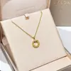 Nuevo Collar Redondo de Moneda de Gama Alta con Nácar de Doble Cara, Moneda Gruesa de Cobre Chapada en Oro de 18K, Incrustación Completa de Diamantes CNC, Cadena Versátil para Clavícula de Lujo Ligero