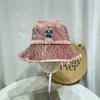 Sombrero de pescador deshilachado de mezclilla lavada retro japonés para mujer, sombrero de cubo bordado con oso de dibujos animados coreano, sombrero para el sol que hace que la cara parezca pequeña