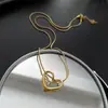 Collar Minimalista de Acero de Titanio Completo, No se Desvanece, Lujo Ligero, Diseño Único de Corazón Hueco para Mujer, Cadena para Clavícula Estilo Coreano para Mujer