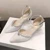 Outono 2026 Novo Salto Alto Stiletto de Tira Única Vazado com Strass Bico Fino Sapatos Femininos para Madrinha Festa