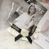 Babero de Flor para Mascota Negro Estilo Chanel Toalla para Babas Bufanda Suministros Perro Gato Bufanda para Mascota de Poliéster