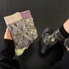 Meias de Cano Médio com Relevo 3D de Couro de Bezerro Outono/Inverno Retrô de Alta Qualidade Color Blocking Sem Costura Meias Largas Absorventes de Suor Respiráveis