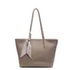 Bolsa Tote de Alta Qualidade com Bloqueio de Cores Texturizado, Luxo Leve para Mulheres, Novo Modelo Primavera 2026, Simples Versátil Moda Ombro Bolsa de Braço