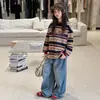 Conjunto casual para meninas, novo modelo 2026 para outono, T-shirt listrada estampada e jeans duas peças