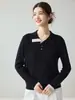 Suéter de cashmere em blocos de cor para mulheres, gola alta, mangas compridas, modelagem solta, casual, versátil e projetado para parecer um conjunto de duas peças.