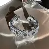 Anillo de Lujo Ligero de Diseño de Nicho de Moda con Forma de Serpiente Totalmente Incrustado de Diamantes, Súper Brillante, de Gama Alta, con Artesanía Intrincada, Anillo Abierto de Moneda de Cobre Atractor de Fortuna para Mujeres