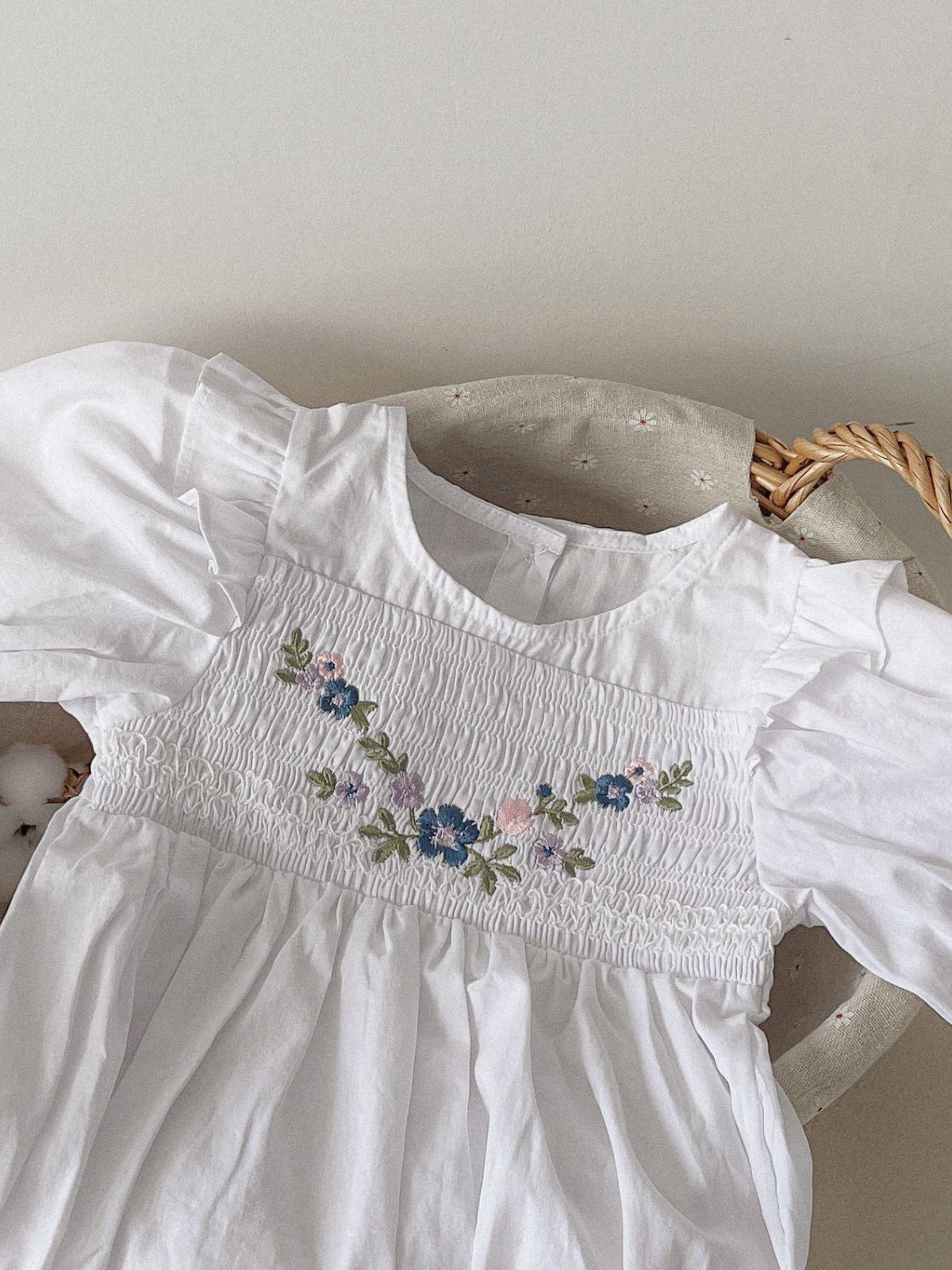 3智贝主图女童精致花朵刺绣打揽飞袖甜美公主连衣裙女宝宝儿童秋