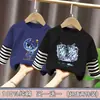 Roupa infantil masculina, camiseta de algodão de manga comprida para meninos, para usar na primavera e no outono, modelo novo 2026, camiseta básica falsa de duas peças para meninos de tamanho médio e grande