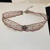 Collar de Corazón de Diamante con Flor y Adorno de Encaje, Estilo de Moda Retro Maillard, Cadena Versátil para Clavícula, Cadena de Cuello Niche de Lujo Ligero