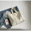 Bolso de Lona Estilo Nuevo 2025 con Letras para Mujer Versátil para Viajar Cruzado al Hombro Gran Capacidad Bolso Tote Debajo del Brazo