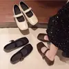 Sapatos Mary Jane Retrô de Bico Quadrado Baixo com Fivela, Novos Sapatos Planos de Couro para Mulheres, Novo Modelo Primavera/Verão 2025