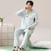Cárdigan largo de manga larga y pantalón largo para hombre al por mayor, pijama de algodón puro, ropa de casa casual de dibujos animados para otoño, conjunto de dos piezas
