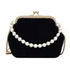 Bolsa de mão estilo Chanel com pérolas para mulheres, versão coreana 2024, design moderno franzido, bolsa de ombro e transversal estilo ins chique com formato de concha
