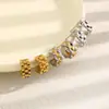 Pendientes de Acero Inoxidable Estilo Hip Hop INS Transfronterizos Europeos y Americanos Acero de Titanio Chapado en Oro de 18K Sensación de Alta Gama Textura de Correa Metálica Ear Cuff para Mujer