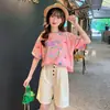 Camiseta Curta Rosa Estilosa Versátil de Meia Manga Verão 2025 para Crianças Maiores com Estampa de Desenho Animado Fofo Top Infantil