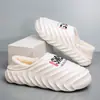 Pantuflas de Algodón para Hombre en Invierno Estilo Nuevo Bolsas de Pareja con Suelas Gruesas, Zapatos de Algodón Cálidos e Impermeables, Pantuflas Peludas de Moda, Zapatos Perezosos