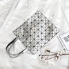 Moda Verano 2025 Bolso Acolchado Simple para Mujer Bolso Versátil con Parches Geométricos Láser Bolso de Hombro para Mujer Bolso Cuadrado Pequeño