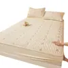 Saia de cama acolchoada de veludo cristal Classe A bordado duplo C quente de veludo curto cobertura de cama acolchoada protetor de colchão saia de cama semi-coberta de veludo de leite