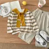 Camiseta de Manga Larga para Niños Otoño 2026 Nuevo Estilo Top para Niños Rayado Falso Dos Piezas Chal Sudadera Elegante Versátil