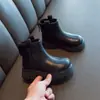Novas Botas Femininas Temporada Outono/Inverno Botas Curtas Quentes Botas de Couro Estilosas Botas Martin com Lã Fina Estilo Britânico Versátil Botas de Princesa