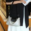 Bolsa Feminina Xiaozhong de Couro Genuíno de Alta Qualidade Formato Dumpling Cor Contrastante Transfronteiriça Couro Bovino de Primeira Camada TOGO Bolsa de Ombro Único Transversal 66049