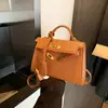 Bolsa Satchel Casual Elegante Pequena Quadrada para Mulheres Moda Outono 2025 Elegante Exquisite Tendência Bolsa de Ombro Único Transversal