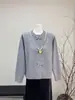 Nuevo Cárdigan de Punto Estilo Chino Manga Corta Chaqueta Festiva Modelo Nuevo Otoño 2025 Estilo Nacional Color Sólido Diseño Versátil con Cierre de Botones