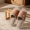 Pantuflas Casuales de Lino para el Hogar para Mujer 2026 Nuevo Estilo Interior Engrosadas Antideslizantes Transpirables Resistentes al Desgaste Suela Suave "Sintiendo como si pisaras Caca" Pantuflas Frescas para Hombre