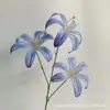 Nueva Flor de Lirio Dorado de 3 Cabezas Impresa en 3D Lirio Silvestre Decoración para Salón de Bodas Flor Artificial Exportación Directa Fabricante de Flores Artificiales Venta al por Mayor