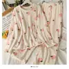 Traje de Pijama Arcoíris Invierno Engrosado Dibujos Animados Durazno Pijamas Ropa de Casa para Mujer Coral Fleece Moderno Holgado