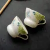 Taza de té de cerámica pintada a mano bajo vidriado de peonía y mariposa con asa, taza de maestro, juego de té kung fu para uso doméstico