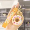 Colgante de llavero de dona de simulación realista, pequeño regalo para bolsos de parejas, decoración de máquina de arcade al por mayor