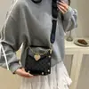 La popular bolsa para teléfono móvil de este año 2025 nueva niche de alta gama de moda versátil bandolera estilo extranjero hombro bolsa cuadrada pequeña