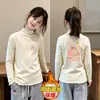 Camiseta Térmica de Forro Polar con Estampado de Dibujos Animados para Niñas, Cuello Semi Alto, con Volantes, Capa Base de Manga Larga para Otoño/Invierno, Doble Cara Cepillada