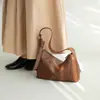 Bolso cruzado para debajo del brazo para mujer con un toque de alta gama, piel genuina de curtición vegetal de nicho, Bolso hobo tipo dumpling de hombro de verano