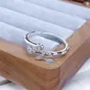 Anillo Abierto de Circonia de Lujo con Diseño Tachonado de Diamantes, Elegante Anillo de Circonia Color Huevo de Paloma Apilable con Diseño de Juntas de Bambú de Alta Gama para Mujeres