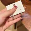 Brincos de Prata Minimalistas Divertidos Estilo Coreano para Mulheres, Argolas de Orelha Exquisitas Versáteis de Design de Nicho, Acessórios para o Dia a Dia