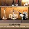 Um Conjunto Completo de Taças de Vinho Douradas com Diamantes com um Toque de Luxo, um Conjunto de Taças de Cristal de Luxo e uma Decoração Luxuosa para o Armário de Vinhos da Sala de Estar