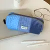 Estojo de Lápis Original Xadrez Color Block Alta Aparência Estilo Ins Bolsa de Papelaria Grande Capacidade para Alunos do Ensino Fundamental II e Médio Estojo de Lápis Macio à Prova de Choque